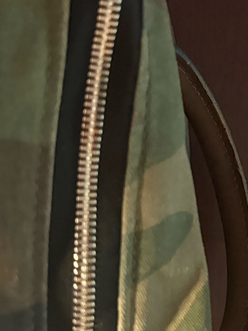R. Riveter Otto Carry-All Tote Camo Leather Set w/ Matching Pouch - Picture 13 of 16